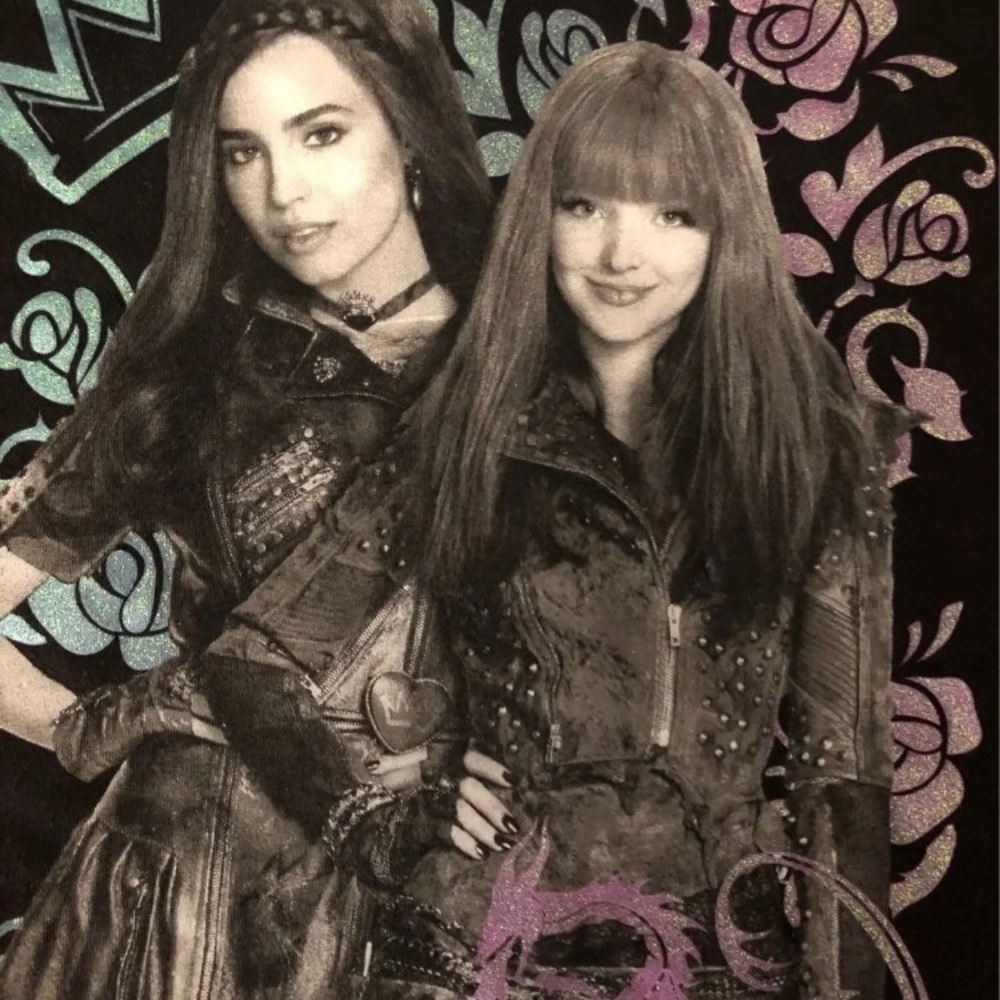 Set of 3 Disney descendants 2 shirts tops